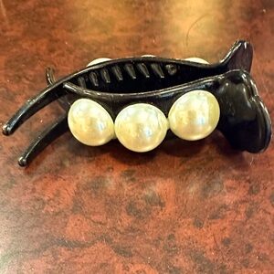 Elegant Black and Pearl Hair Clip
